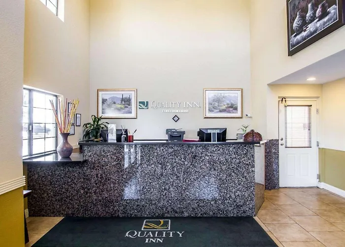 Quality Near Petrified Forest Inn 4*