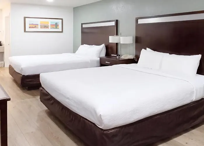 Quality Near Petrified Forest Inn 4*