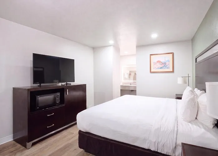 Quality Near Petrified Forest Inn 4*