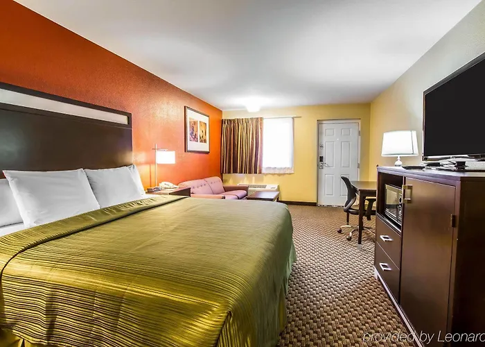 Quality Near Petrified Forest Inn 4*