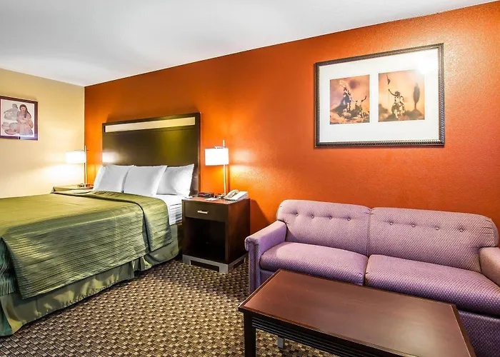 Quality Near Petrified Forest Inn 4*